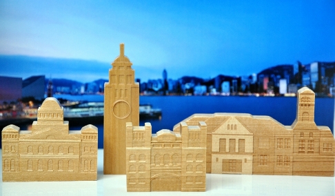 Traces of HK_0585